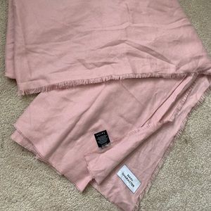 Aritzia Main Character blanket scarf